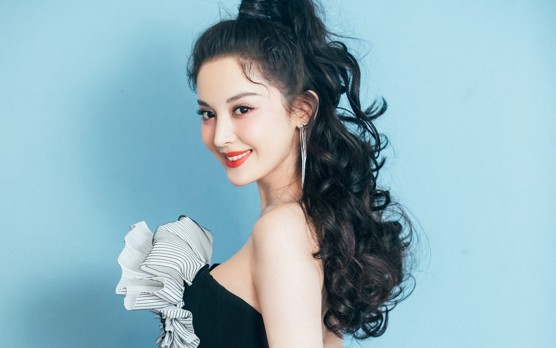 华体会网址-自由式滑雪技术指导课程开放大众申请，自由式滑雪项目包括