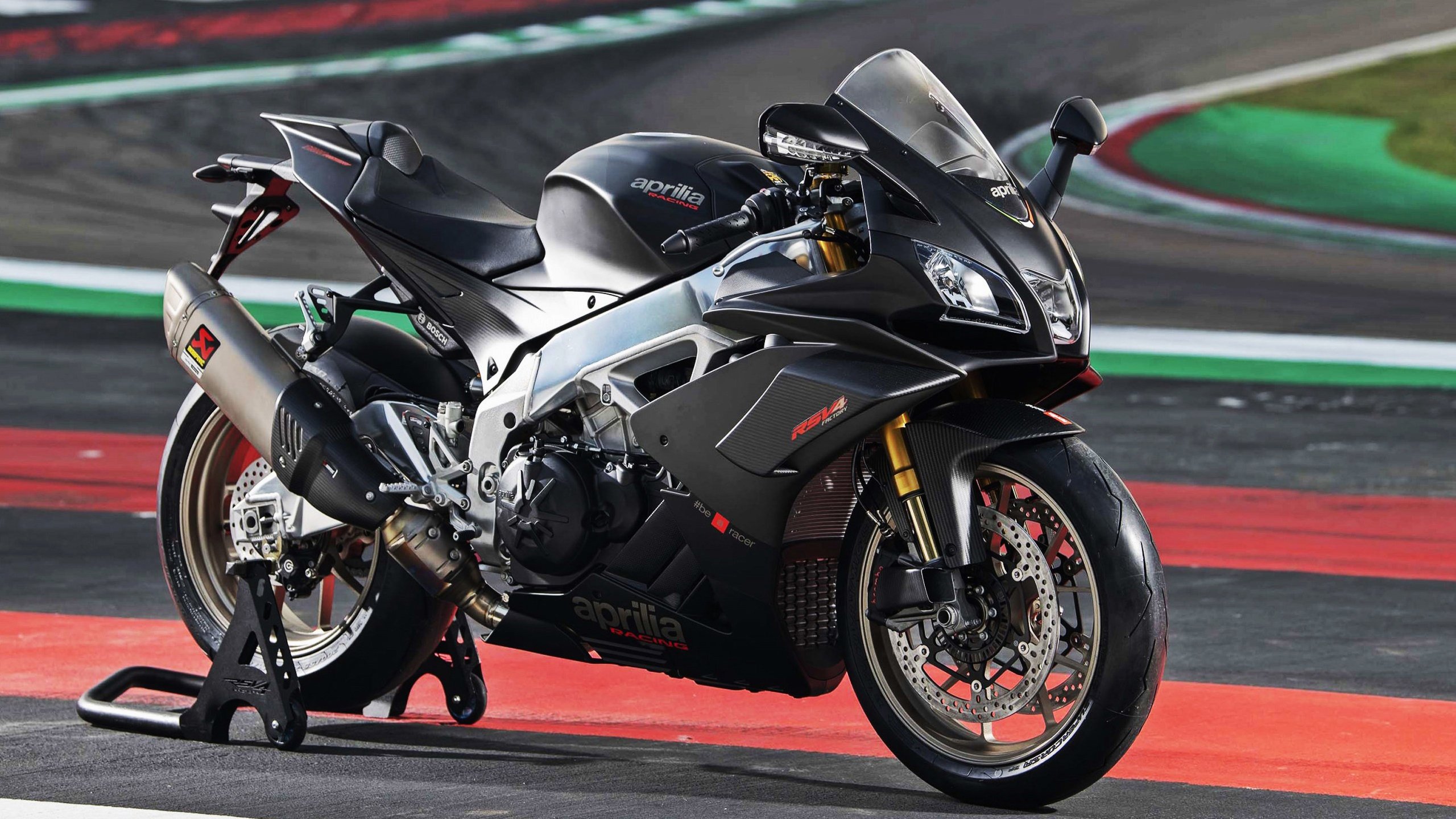 华体会手机在线-希腊女篮在欧洲锦标赛中连续夺冠，续写辉煌篇章，希腊女球迷